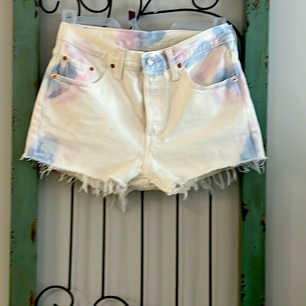 💗💗💗 LEVI 501 TIE DYE SHORTS SIZE 28 NWOT 💗💗💗